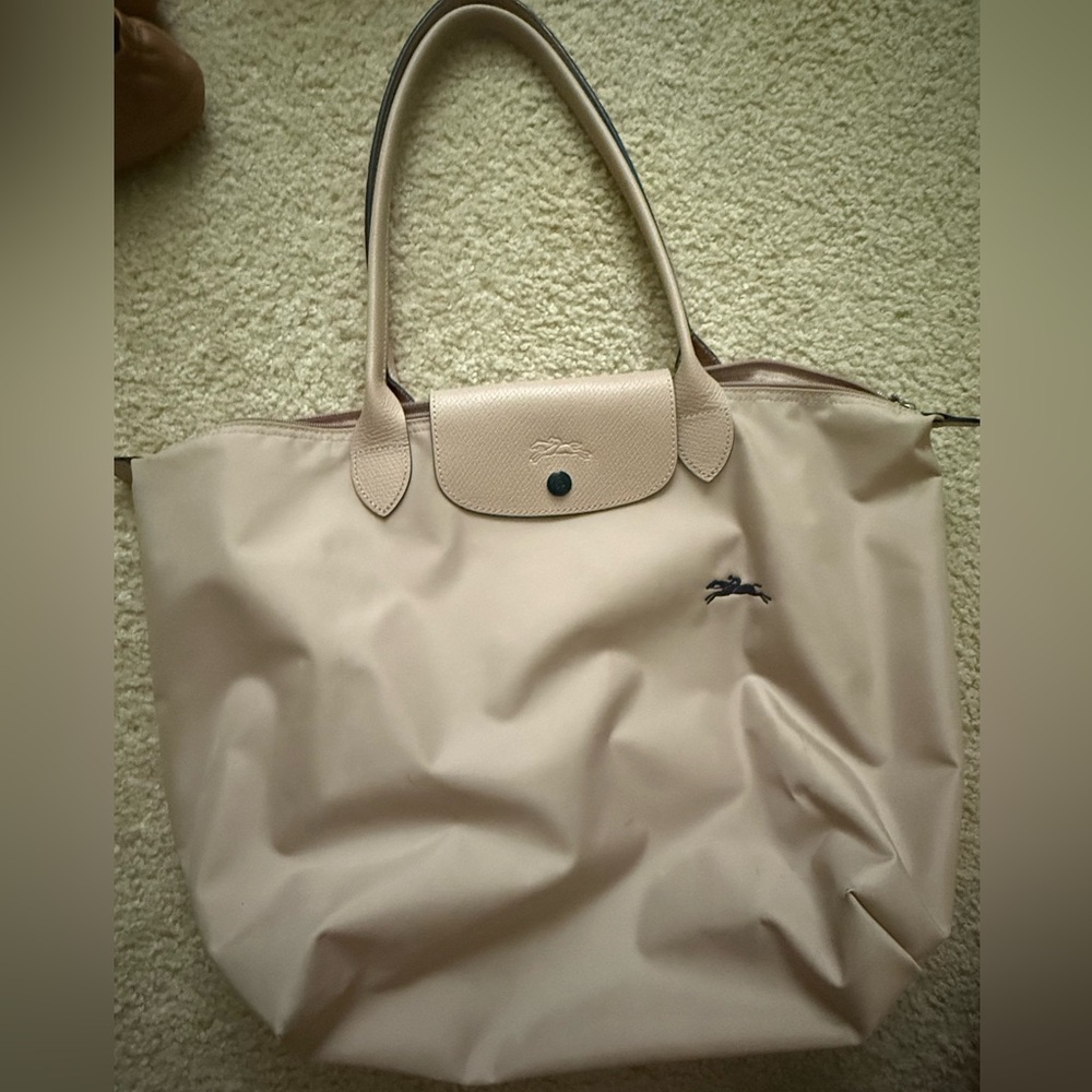Longchamp Le Plieage Large shopping Tote. Good condition. Light camel pink
